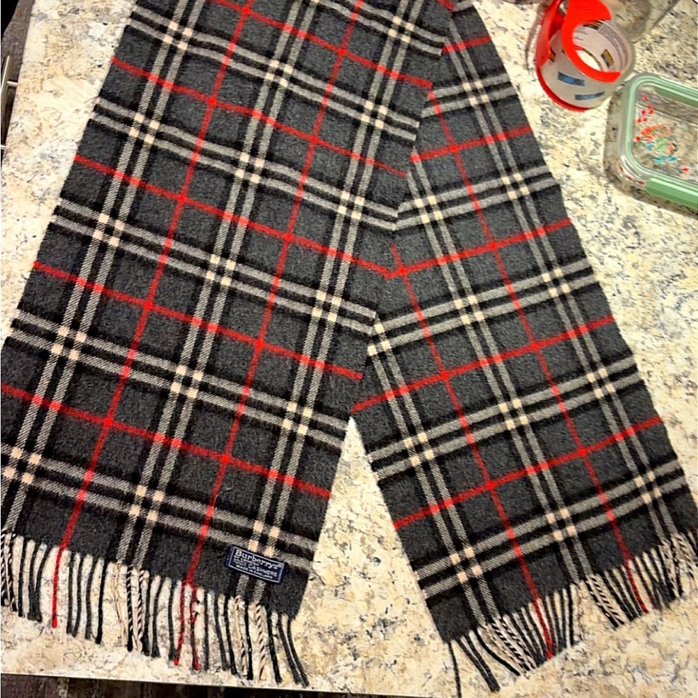 Burberry Vintage Cashmere Scarf in Gray and Red Check - Picture 3 of 6